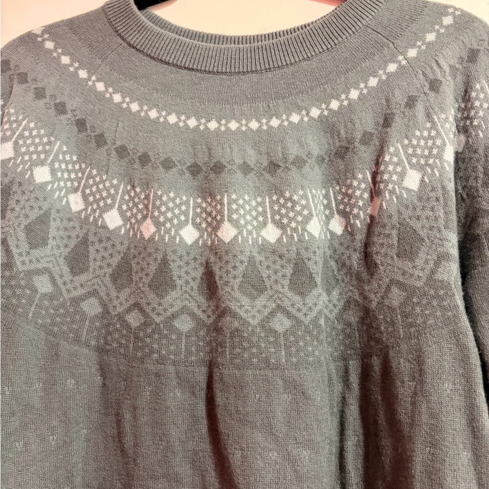 Helly Hansen Gray and White Patterned Sweater